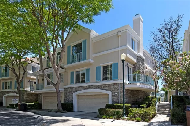 MLS: OC23151538 Condo For Sale