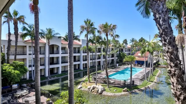 MLS: OC23151554 Condo For Sale