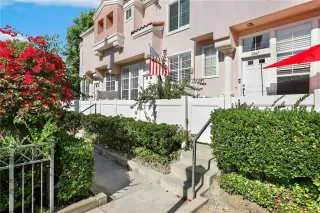 Photo #1: OC23151567 Listing 