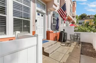 Photo #3: OC23151567 Listing 