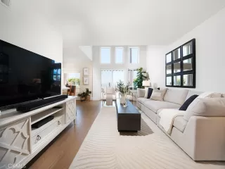 Photo #2: OC23151665 Listing