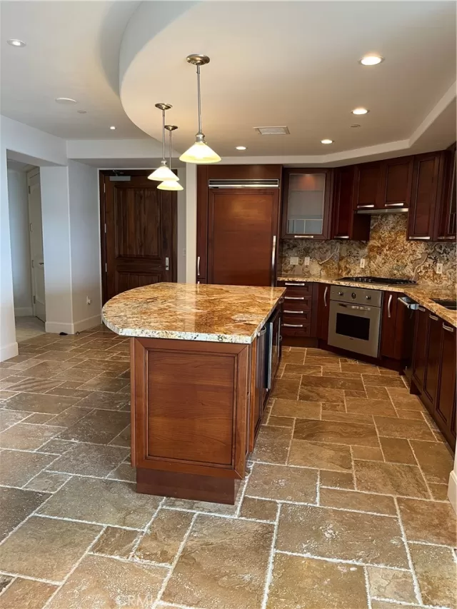 MLS: OC23152315 Condo For Sale