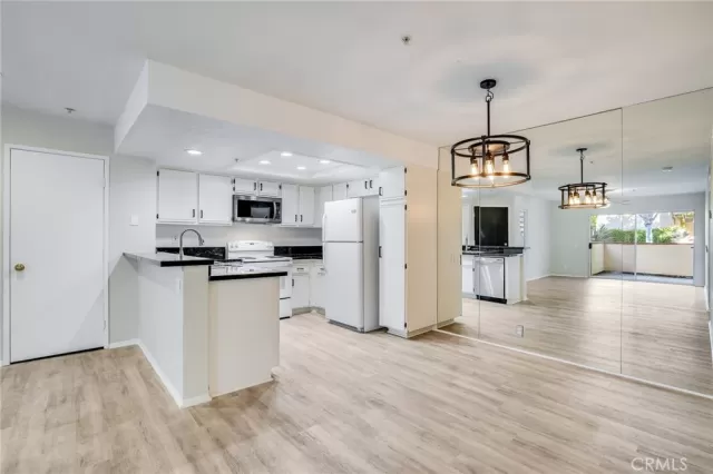 MLS: OC23152338 Condo For Sale