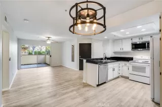 Photo #4: OC23152338 Listing 