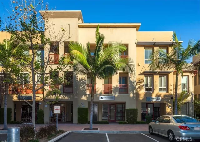 MLS: OC23152391 Condo For Sale