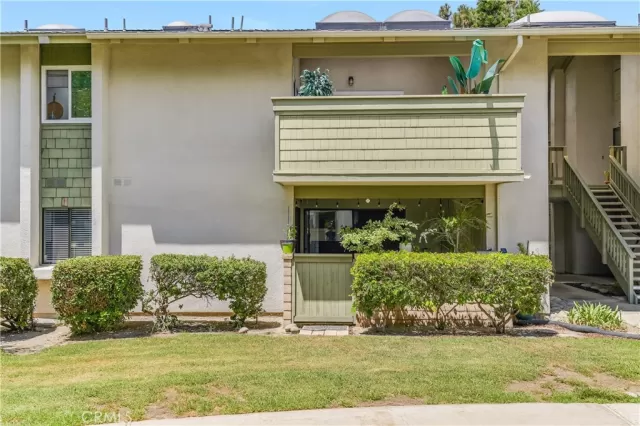 MLS: OC23152536 Condo For Sale