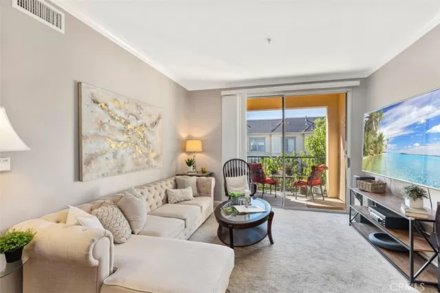 MLS: OC23152581 Condo For Sale