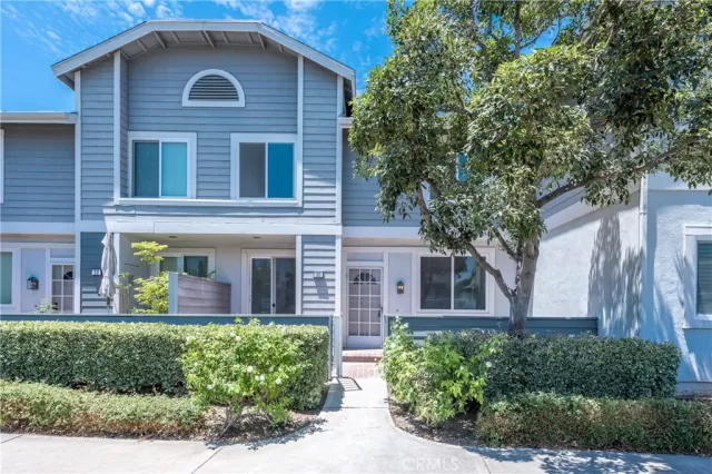 MLS: OC23152674 Condo For Sale