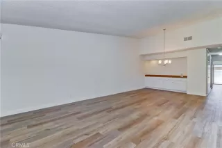 Photo #4: OC23152796 Listing