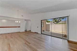 Photo #5: OC23152796 Listing