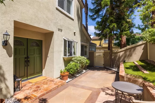 MLS: OC23152936 Condo For Sale