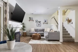 Photo #5: OC23152936 Listing 