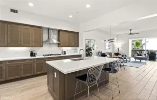 Photo #5: OC23152950 Listing 