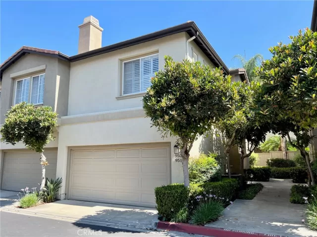 MLS: OC23153812 Condo For Sale