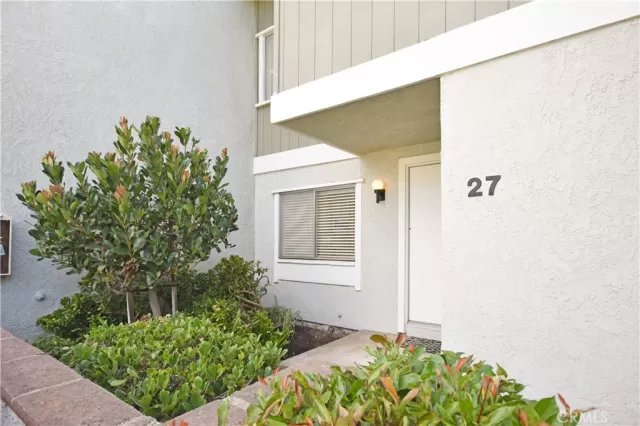 MLS: OC23153899 Condo For Sale