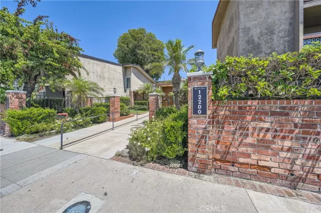 MLS: OC23155090 Condo For Sale