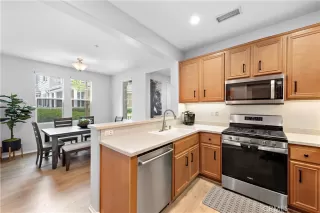 Photo #5: OC23155137 Listing 