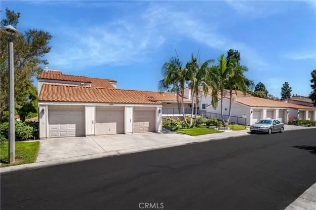 MLS: OC23155390 Condo For Sale