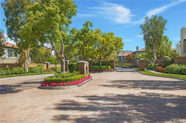 MLS: OC23155423 Condo For Sale