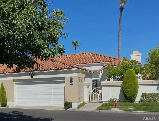 MLS: OC23155454 Condo For Sale