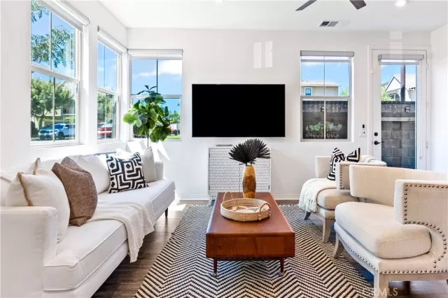 MLS: OC23156023 Condo For Sale