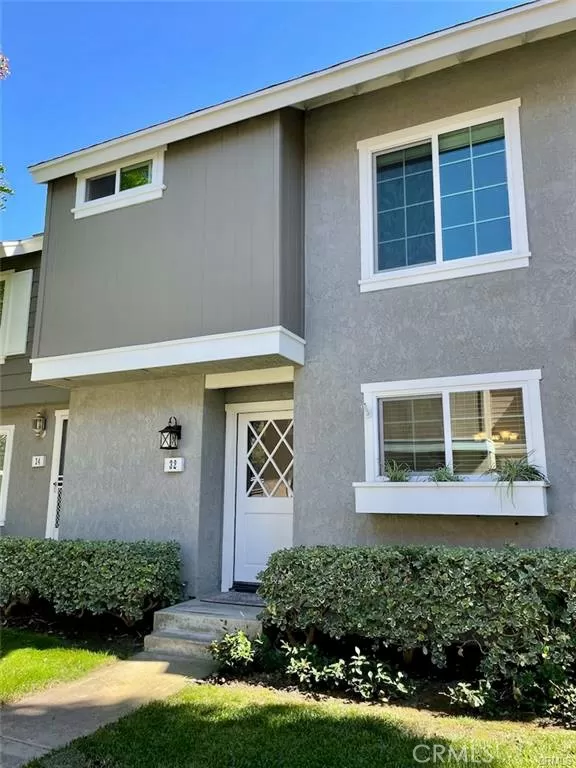 MLS: OC23156128 Condo For Sale