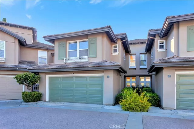 MLS: OC23156318 Condo For Sale