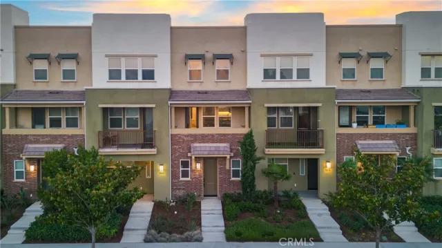 MLS: OC23156393 Condo For Sale