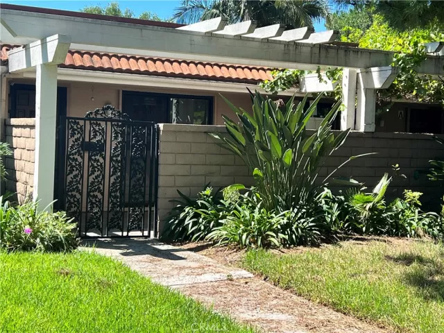 MLS: OC23156496 Condo For Sale