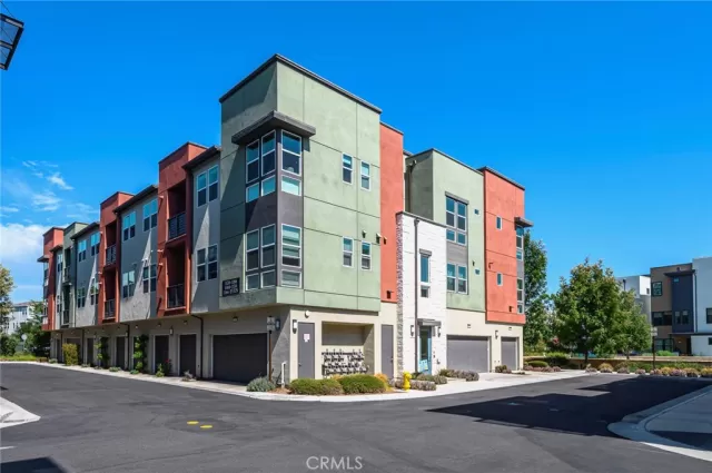 MLS: OC23156608 Condo For Sale