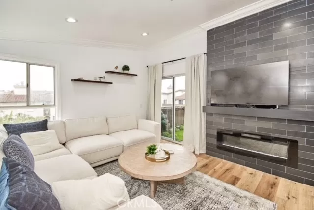 MLS: OC23156712 Condo For Sale