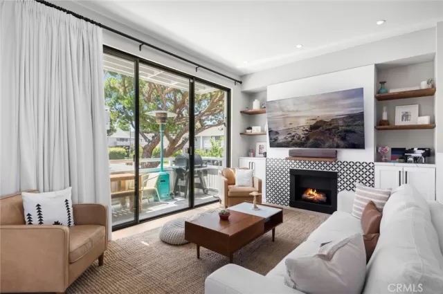 MLS: OC23156925 Condo For Sale