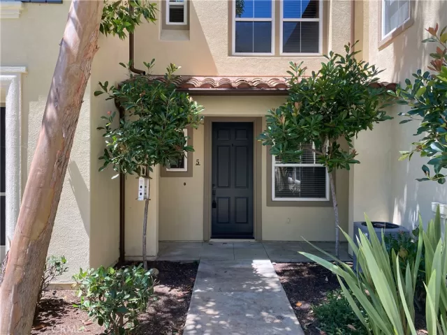 MLS: OC23157912 Condo For Sale