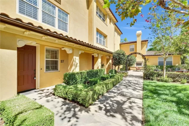 MLS: OC23158026 Condo For Sale