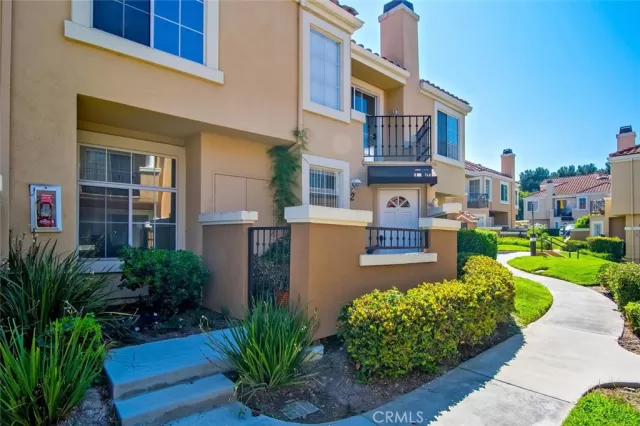 MLS: OC23158117 Condo For Sale