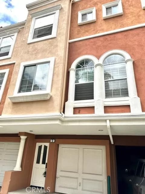 MLS: OC23158119 Condo For Sale