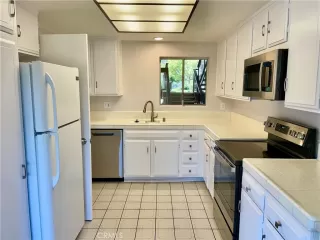 Photo #3: OC23158402 Listing