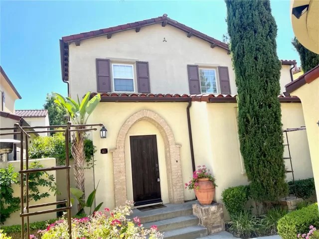 MLS: OC23158466 Condo For Sale