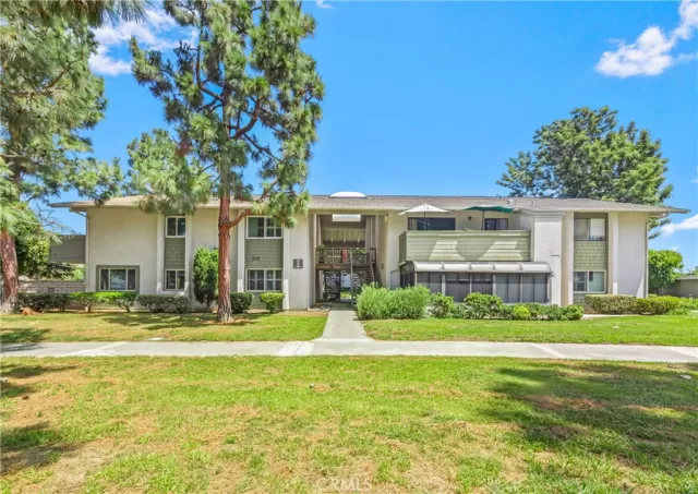 MLS: OC23158490 Condo For Sale