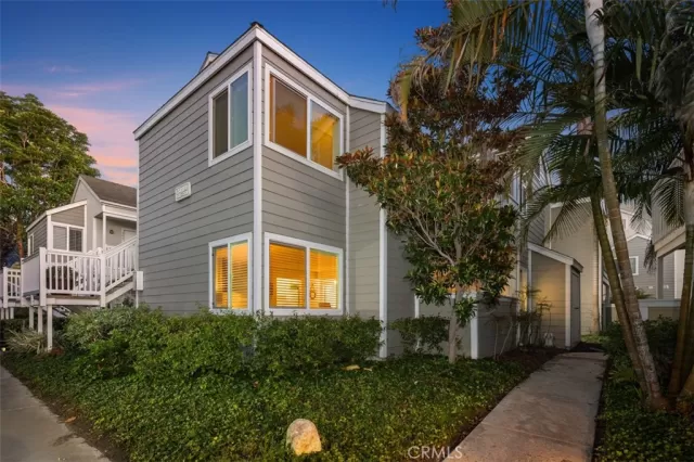 MLS: OC23158750 Condo For Sale