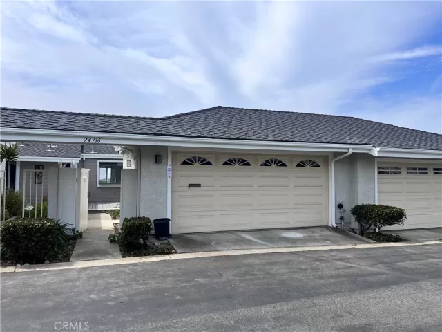 MLS: OC23158935 Condo For Sale