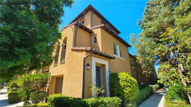 MLS: OC23159377 Condo For Sale