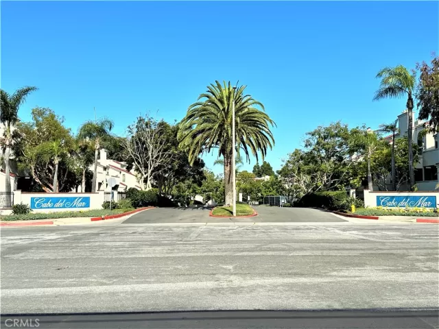 MLS: OC23160197 Condo For Sale