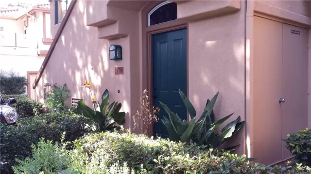 MLS: OC23160278 Condo For Sale