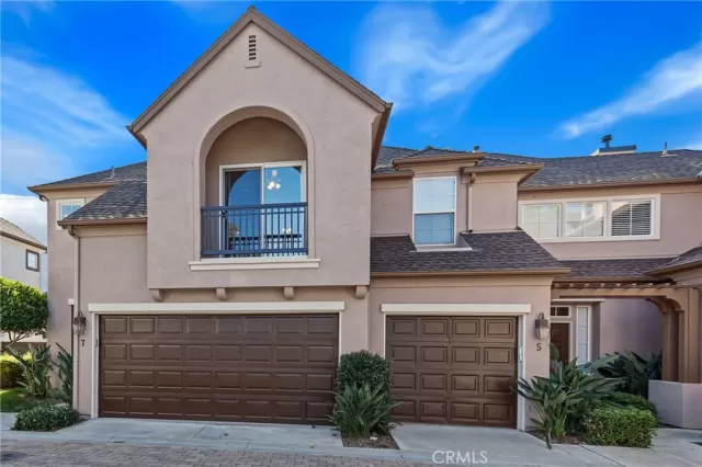 MLS: OC23160639 Condo For Sale