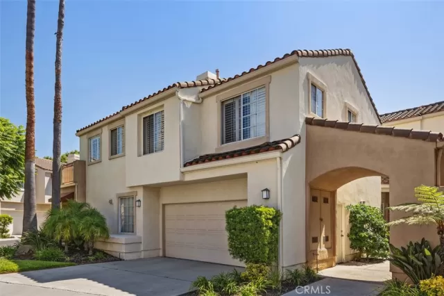 MLS: OC23160932 Condo For Sale