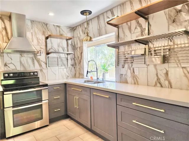 MLS: OC23161395 Condo For Sale