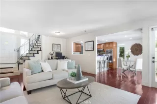 Photo #4: OC23162517 Listing 