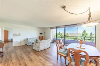 Photo #5: OC23163029 Listing