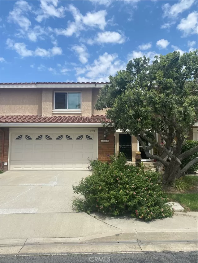 MLS: OC23163531 Condo For Sale